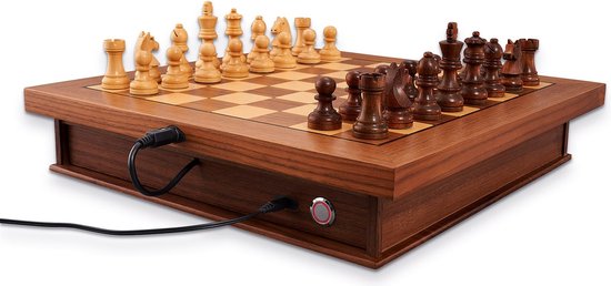 Thumbnail van een extra afbeelding van het spel MILLENNIUM Exclusive Luxe Edition – het luxueuze E-board. Speel met schaakapps of speel online schaak op een van de comfortabelste schaakborden ter wereld.