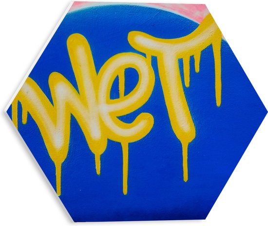 PVC Schuimplaat Hexagon - Gele Graffiti Tekst ''Wet'' op Blauwe Ondergrond - 30x26.1 cm Foto op Hexagon (Met Ophangsysteem)