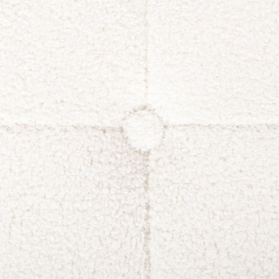 Detail van de witte bouclé stof van de poef met een knoop.