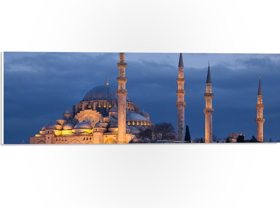 WallClassics - PVC Schuimplaat - Zijaanzicht van Süleymaniye Moskee in de Nacht in Istanbul, Turkije - 60x20 cm Foto op PVC Schuimplaat (Met Ophangsysteem)