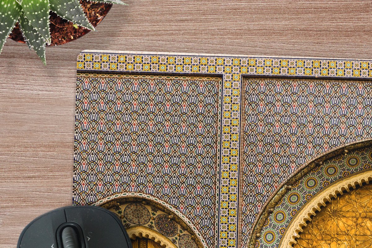 Muismat XXL 80x60 cm - Bureau onderlegger - Bureau mat Deuren - Architectuur - Goud - Patronen - Bureaumat - Gaming mousepad xl - Bureaulegger groot - Computer deskmat