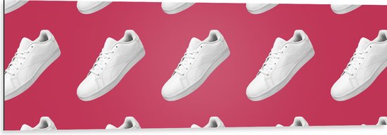 Dibond - Patroon van Witte Sneakers tegen Roze Achtergrond - 120x40 cm Foto op Aluminium (Met Ophangsysteem)