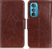 Mobigear Telefoonhoesje geschikt voor Motorola Edge 30 Hoesje | Mobigear Classy Bookcase Portemonnee | Pasjeshouder voor 2 Pasjes | Telefoonhoesje voor Pinpas / OV Kaart / Rijbewijs - Bruin