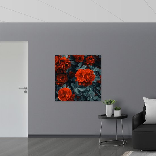 WallClassics - Drapeau - Fleurs rouges sur buisson vert foncé - Photo 100 x 100 cm sur drapeau polyester