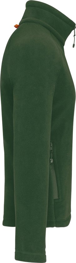 Veste polaire verte, avec fermeture éclair latérale et un détail orange sur le col.