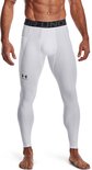 Man in witte sportlegging met zwarte band en logo, van voren gezien.