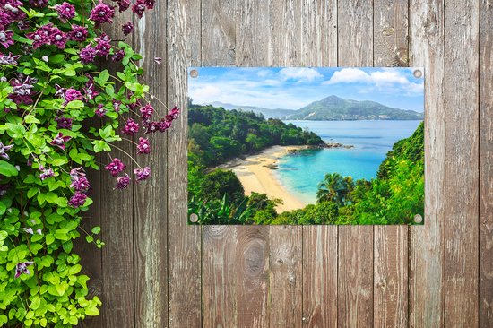 Tuinposter 90x60 cm - Tuindecoratie Strand - Zee - Eiland - Boom - Poster voor in de tuin - Buiten decoratie - Schutting tuinschilderij - Tuindoek muurdecoratie - Wanddecoratie balkondoek