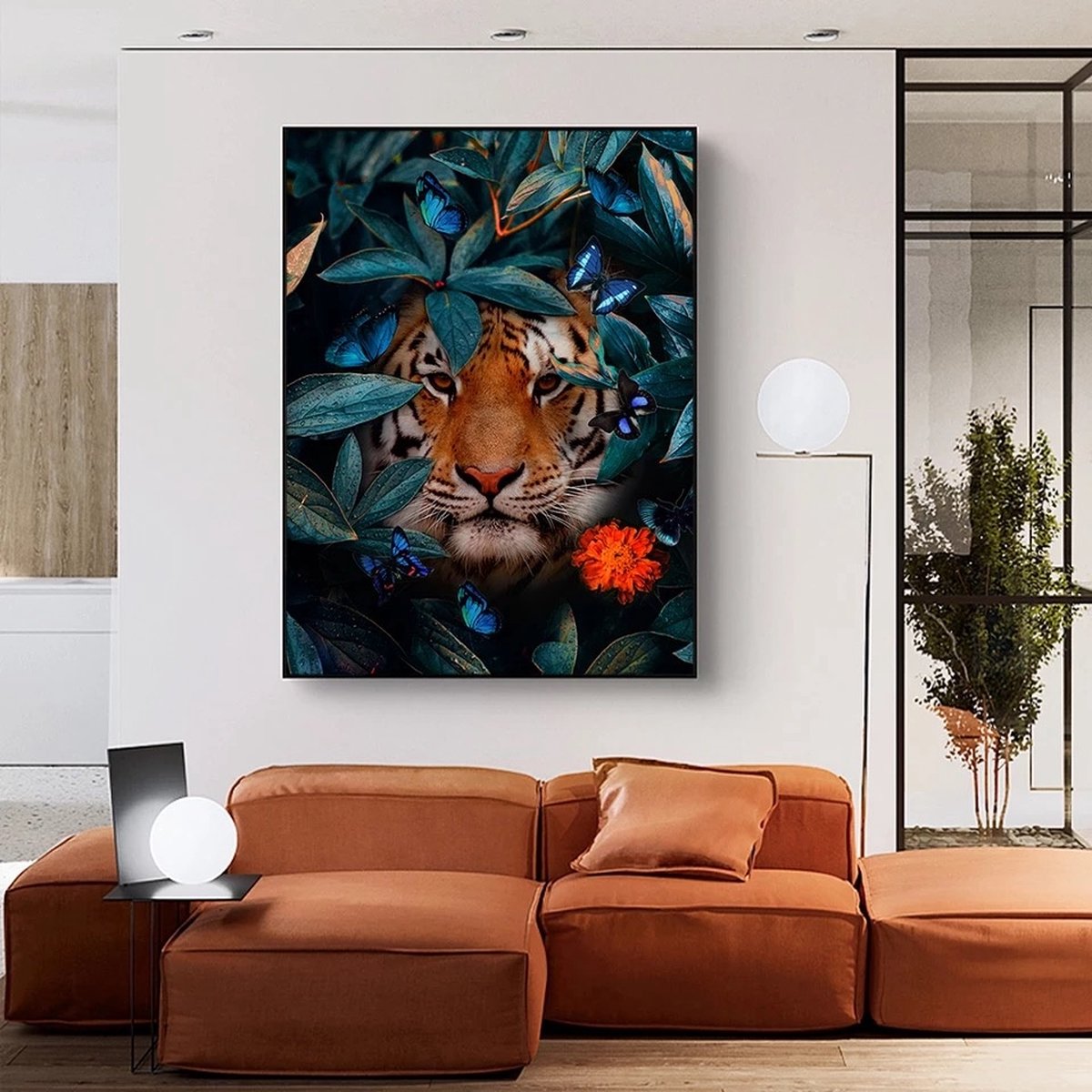 Allernieuwste Canvas Schilderij Tijger in de Jungle - Modern - Bloemen - Vlinders - Woonkamer - 60 x 80 cm - Kleur