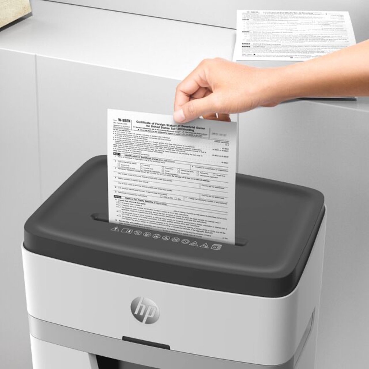 HP OneShred 18CC Papierversnipperaar - Shredder - Beveiligingsniveau P-4 - 18 vel DIN A4 - Cross Cut - 25 Liter - Kantoorgebruik - Professioneel - Wit thumbnail 7