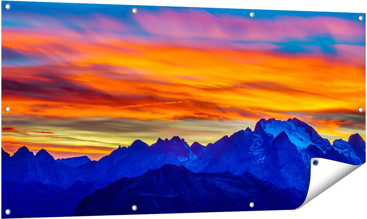 Gards Tuinposter Oranje Zonsondergang in de Bergen - 140x70 cm - Tuindoek - Tuindecoratie - Wanddecoratie buiten - Tuinschilderij Multikleur