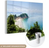 MuchoWow® Glasschilderij 60x40 cm - Schilderij acrylglas - Uitzicht op de zee en de witte stranden van Naoshima - Foto op glas - Schilderijen