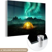 MuchoWow® Glasschilderij 60x40 cm - Schilderij acrylglas - Noorderlicht - Tent - Lamp - Foto op glas - Schilderijen