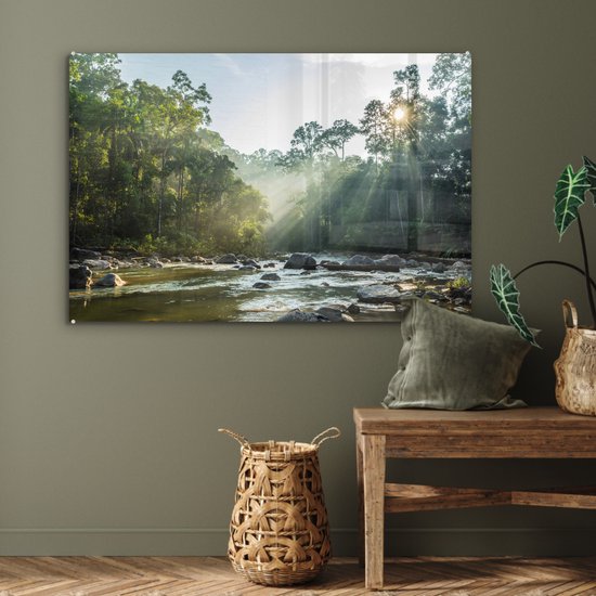 Le soleil brille sur une rivière dans une forêt malaisienne Plexiglas 90x60 cm - Tirage photo sur Glas (décoration murale en plexiglas)
