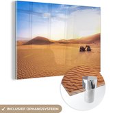MuchoWow® Glasschilderij 180x120 cm - Schilderij acrylglas - Kameel - Woestijn - Zand - Foto op glas - Schilderijen