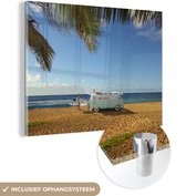 MuchoWow® Glasschilderij 80x60 cm - Schilderij acrylglas - Strand - Bus - Surf - Foto op glas - Schilderijen