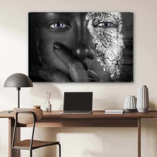 Peinture sur verre - Femme noire aux yeux bleus et accents argentés - 90x60 cm - Peintures sur Verre Peintures - Photo sur Glas