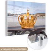 MuchoWow® Glasschilderij 30x20 cm - Schilderij acrylglas - Gouden kroon op de brug - Foto op glas - Schilderijen