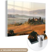 MuchoWow® Glasschilderij 60x40 cm - Schilderij acrylglas - Toscane - Landschap - Boerderij - Foto op glas - Schilderijen