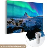 MuchoWow® Glasschilderij 30x20 cm - Schilderij acrylglas - Noorderlicht - Berg - IJsland - Foto op glas - Schilderijen