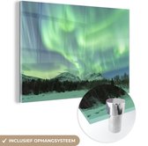 MuchoWow® Glasschilderij 180x120 cm - Schilderij acrylglas - Noorderlicht - Sneeuw - Berg - Noorwegen - Foto op glas - Schilderijen
