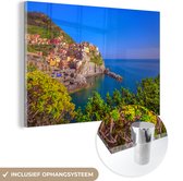 MuchoWow® Glasschilderij 30x20 cm - Schilderij acrylglas - Blauwe hemel boven Cinque Terre - Foto op glas - Schilderijen