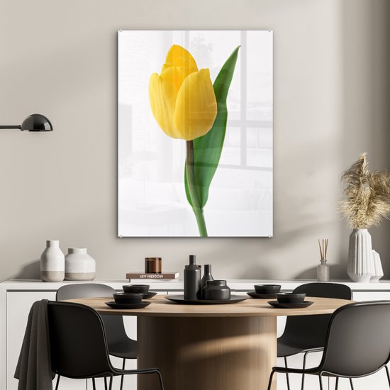 MuchoWow® Glasschilderij 60x80 cm - Schilderij acrylglas - Gele tulp voor een witte achtergrond - Foto op glas - Schilderijen