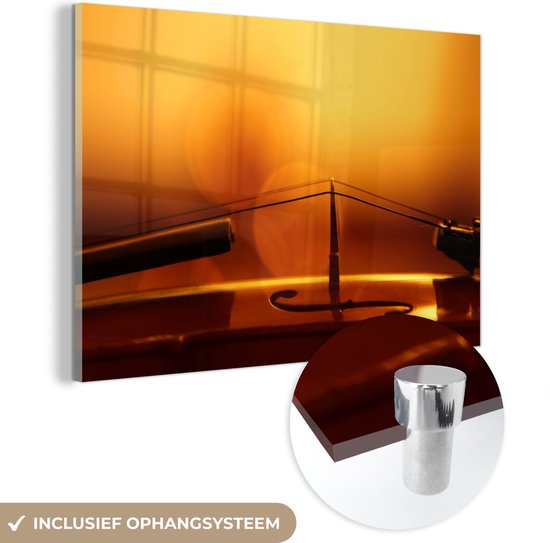 MuchoWow® Glasschilderij 90x60 cm - Schilderij acrylglas - Een viool in het oranje licht - Foto op glas - Schilderijen