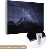 MuchoWow® Glasschilderij 180x120 cm - Schilderij acrylglas - Een indrukwekkende Melkweg zichtbaar in de nacht - Foto op glas - Schilderijen