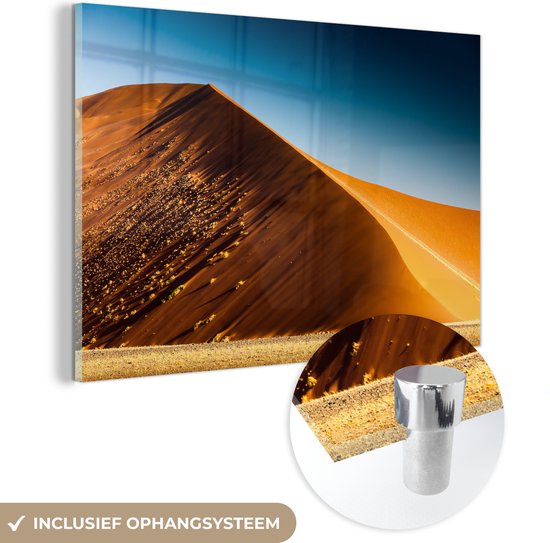 MuchoWow® Glasschilderij 180x120 cm - Schilderij acrylglas - De kleuren van de gouden duinen onder de blauwe hemel in het Namib-Naukluft park - Foto op glas - Schilderijen