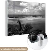 MuchoWow® Glasschilderij 90x60 cm - Schilderij acrylglas - Eilanden bij Bora Bora - zwart wit - Foto op glas - Schilderijen