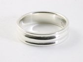 Hoogglans zilveren ring met ribbels - maat 21