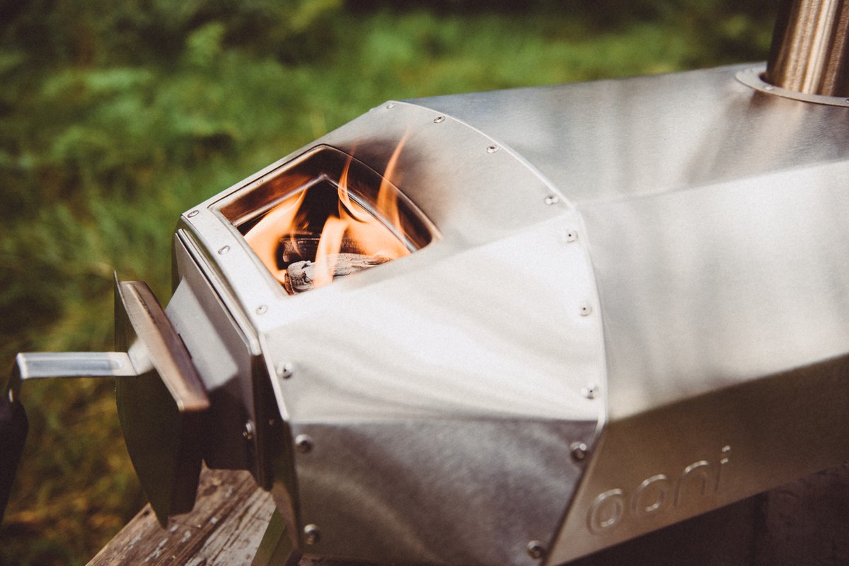 Ooni Karu 12 - Multi-fuel pizza oven for wood and charcoal