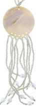 Lange witte ketting met kraaltjes en ronde schelpen hanger