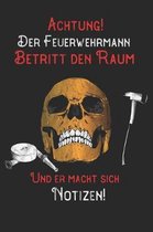 Achtung! Der Feuerwehrmann betritt den Raum und er macht sich Notizen