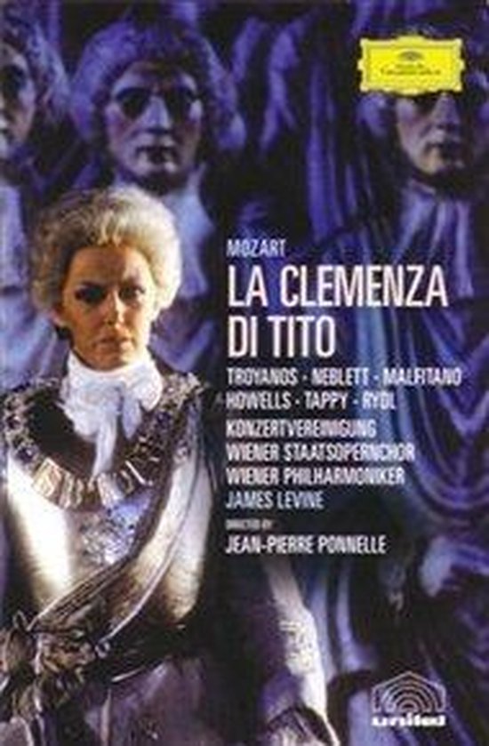 Mozart - La Clemenza Di Tito: Vrouw in historisch kostuum, met zilveren harnas en pruik.
