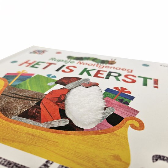 Close-up van de Kerstman in een slee vol met cadeaus, uit het boek 'Rupsje Nooitgenoeg'.