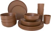 Bruin servies bestaande uit schotels, kommen en bekers, alles met een matte afwerking.