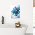 Peinture abstraite d'une fleur bleue avec des éclaboussures dorées, suspendue au-dessus d'une baignoire.