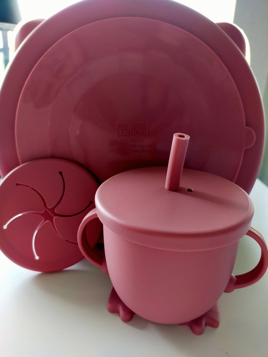 My favourites by far®-8 / 13 delig Siliconen Kinderservies set-Rose Red-Duurzaam-BPA Vrij-5 GRATIS accessoires-Placemat-Bord+Kom met Zuignap en deksel-Drinkbeker met rietje en Snack deksel -Baby Bestek-Slabbetjes-Kraamcadeau-cadeauverpakking van MY — afbeelding 4