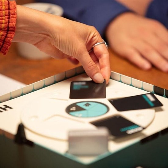 Bezzerwizzer HINT - Partyspel voor volwassenen - Uitbeelden & Raden - 15+ jaar