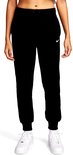 Voorkant van zwarte joggingbroek met wit Nike logo, witte sneakers en witte sokken.