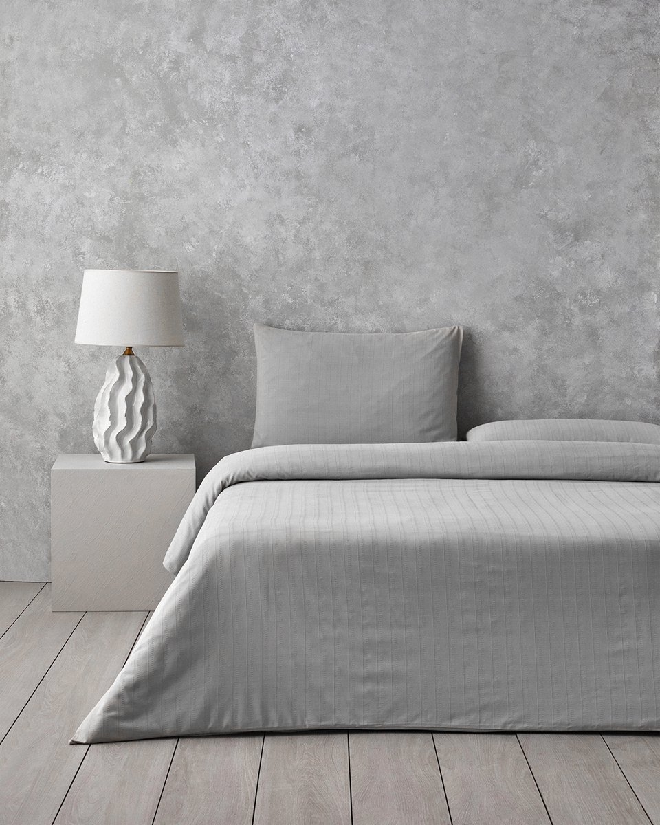 English Home Diamond Silky Cotton - Tweepersoons -Dekbedovertrekset - Zijdeachtig Katoenen - Incl. Hoeslaken 160x200 - Incl. 2 kussenslopen - 200 x 220 cm - Licht Grijs