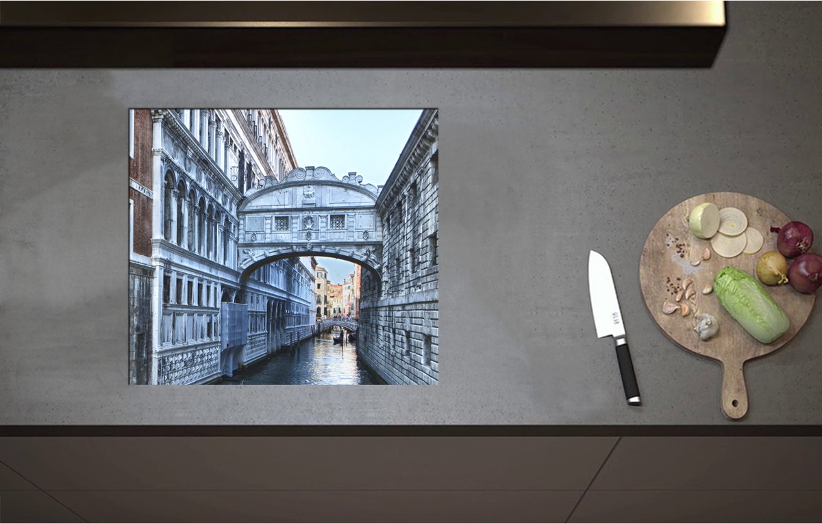 Inductieplaat Beschermer - Brug der Zuchten boven Smalle Rivier in Venetie, Italië - 57x51 cm - 2 mm Dik - Inductie Beschermer - Bescherming Inductiekookplaat - Kookplaat Beschermer van Wit Vinyl