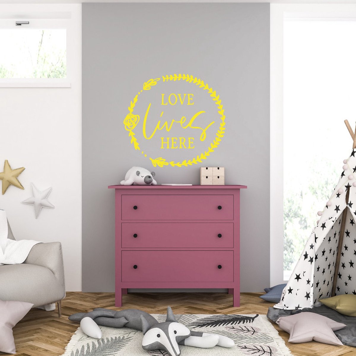 MC Living Muursticker - Love Lives Here - 40,6 x 44,1 - Geel