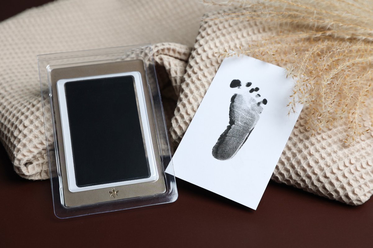 Pure Moms - Bruine Luxe Memory box - Baby Herinneringsdoos - Kraamcadeau - Babyshower Babycadeau - Voor Eerste Babyjaren - Houten Tanden doosje - Zeer luxe Baby Geschenkset - 24 delig Herinneringsdoos - inclusief inktafdrukje - Speentje – foto 2