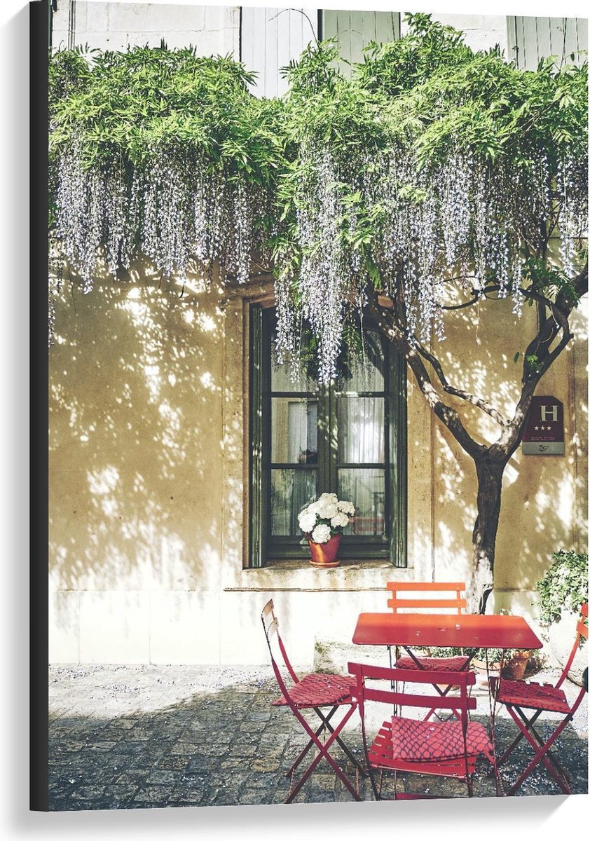 KuijsFotoprint Canvas - Rood Tafeltje in Gezellig Straatje - 60x90cm Foto op Canvas Schilderij (Wanddecoratie op Canvas)