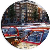 Dibond Wandcirkel - Boten in Gracht bij Amsterdam - 20x20cm Foto op Aluminium Wandcirkel (met ophangsysteem)