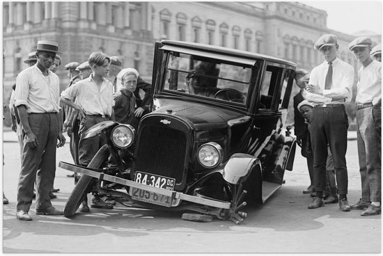 Poster – Oude Kapotte Auto in de Stad  - 60x40cm Foto op Posterpapier
