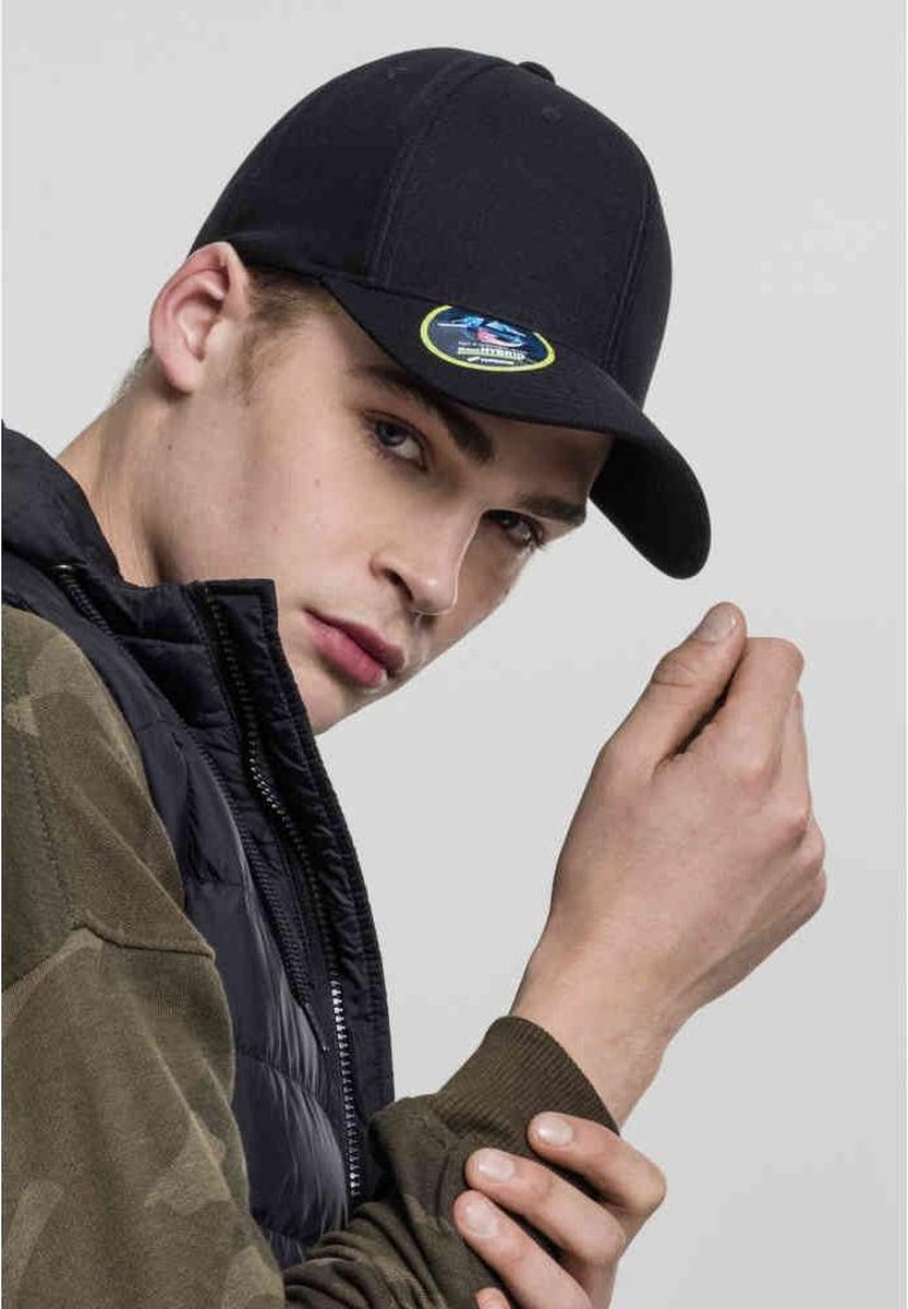 Urban Classics Pet 110 cool & dry mini pique Zwart