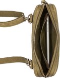 Groene Burkely crossbodytas met een ritssluiting en een open vak met een smartphone erin.